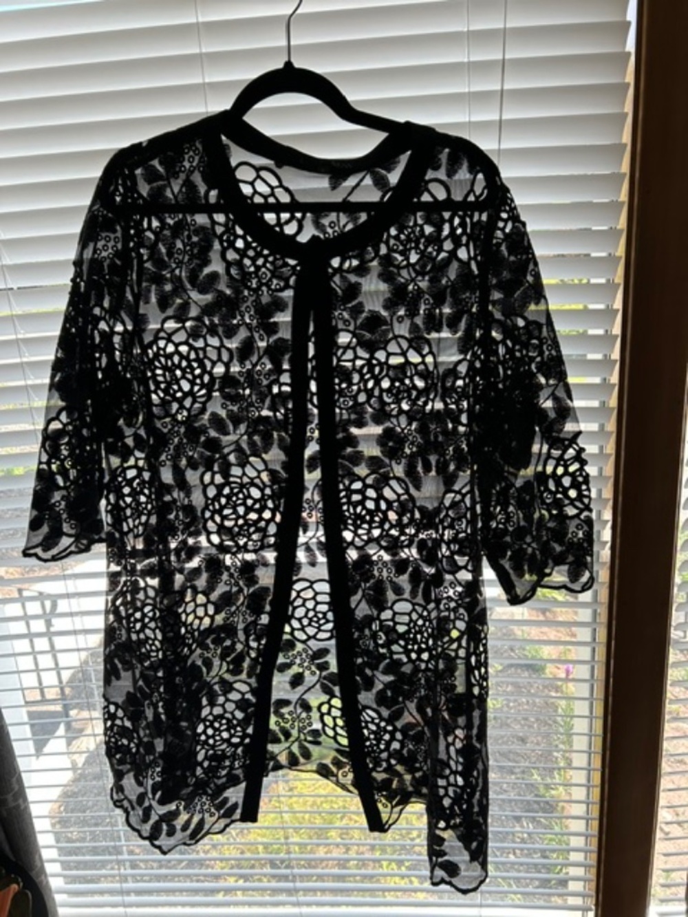 NESS Sheer Topper with Appliqué (1X)